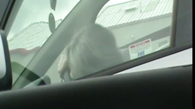 MILF en chaleur aux seins énormes baisée site porno complet