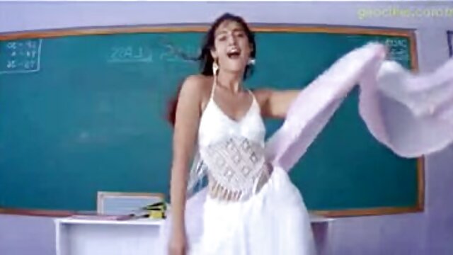 Carmen Electra chevauche film pono complet Sybian