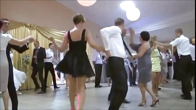 S'habiller pour le film porno africain complet travail