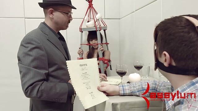 Un livreur lèche et baise sa video porno complet gratuit jeune femme pour de l'argent