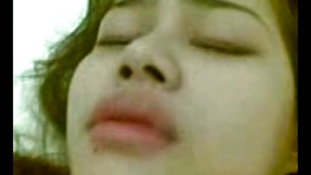 Prends ta bite film gratuit complet porno et branle-la sur mon short en jean JOI