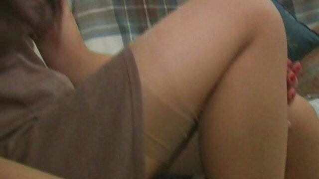 Footjob en collants rouges avec video porno complete explosion de sperme!