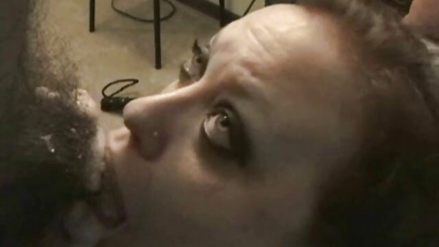 Une jeune femme de chambre serrée chevauche son grand-père en bas après film complet hentai une pipe