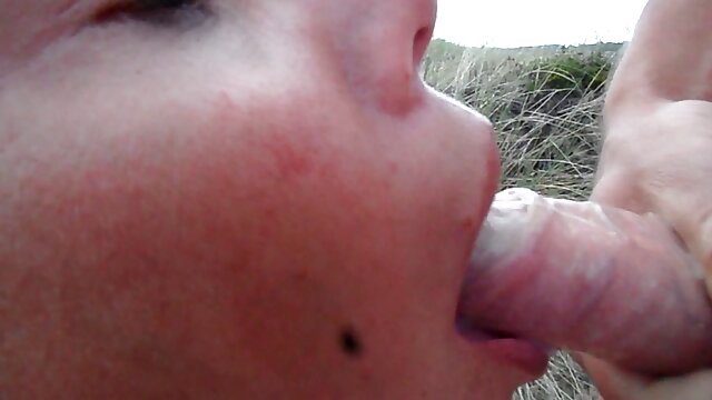 En sueur de film porno complet 2015 fille d'entraînement baise un haltère vibrant